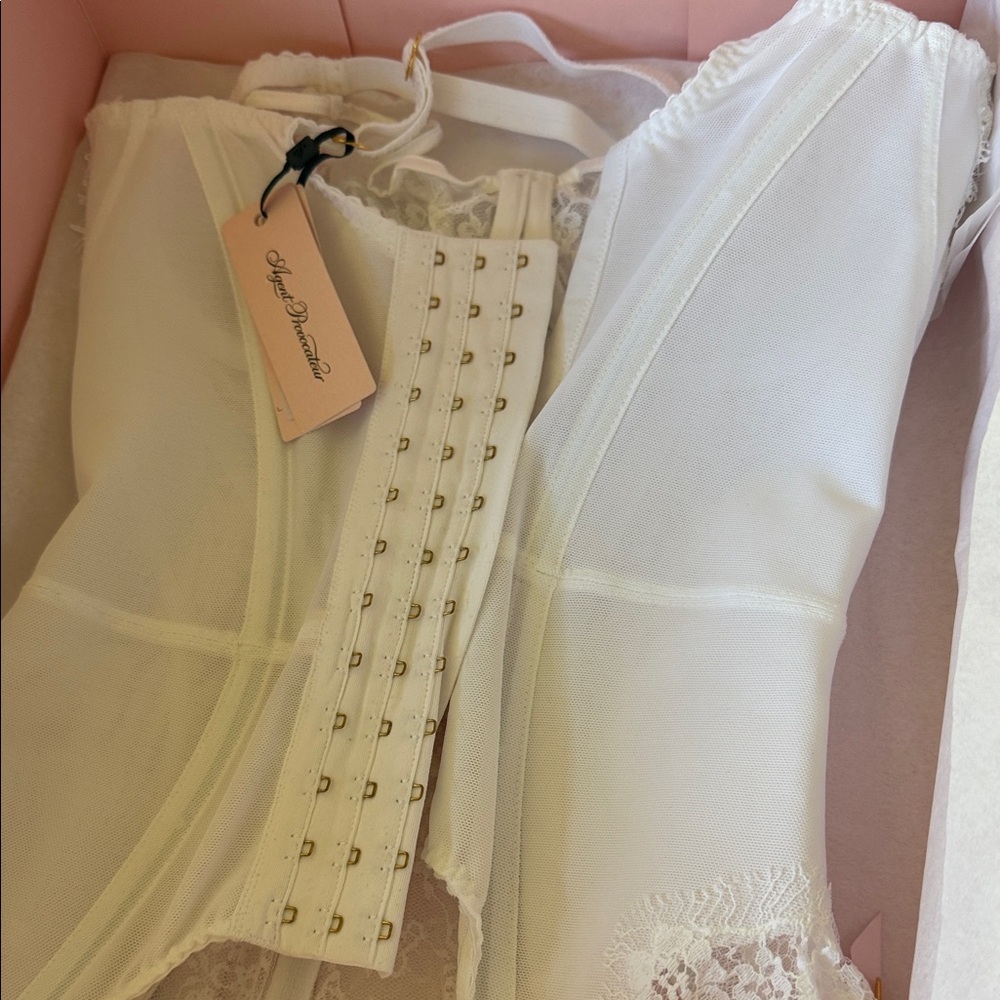 NWT Agent Provocateur Clarissa Basque White Lace Corset Size 34DD - Picture 6 of 11